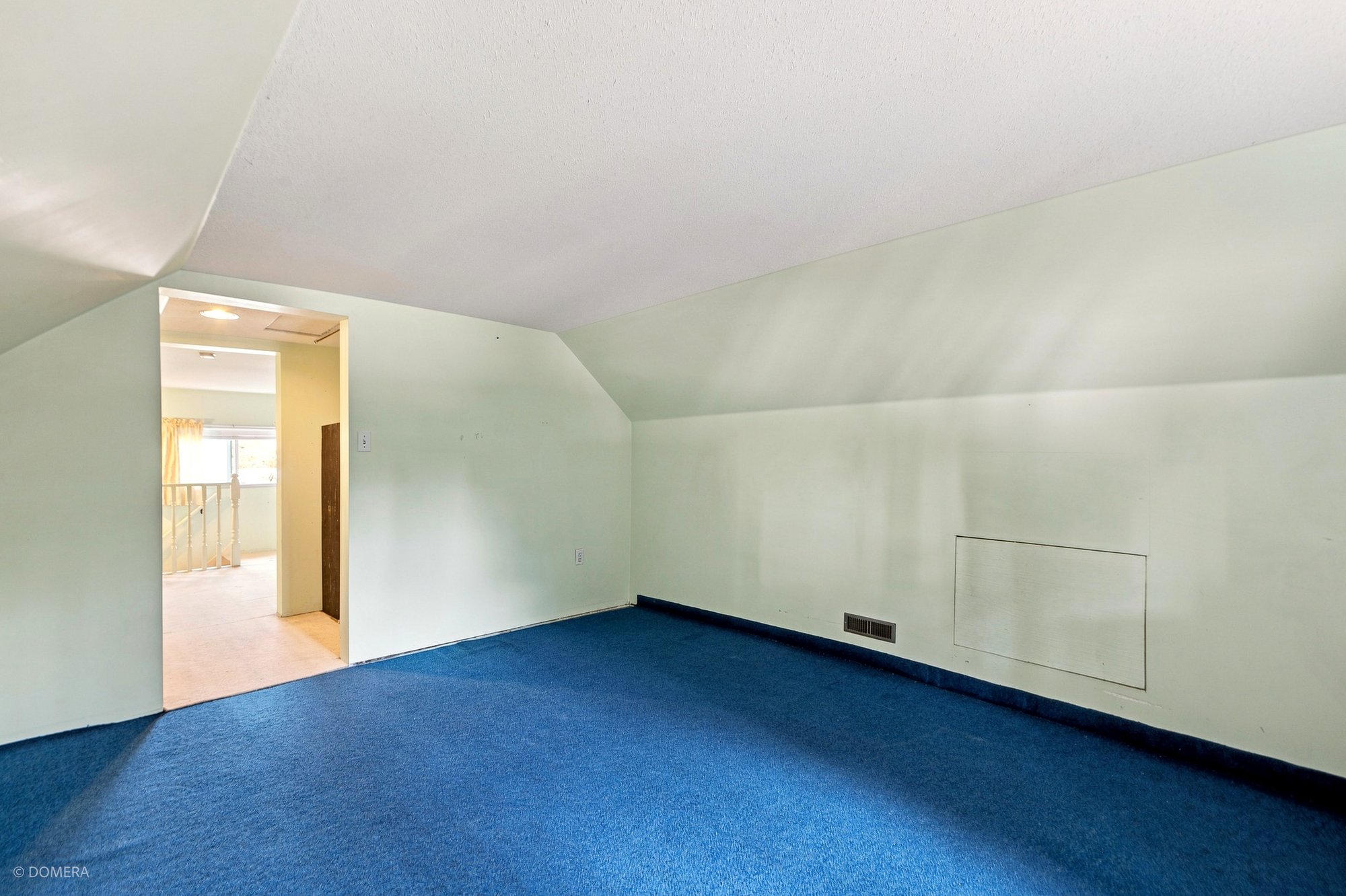 Upper bedroom